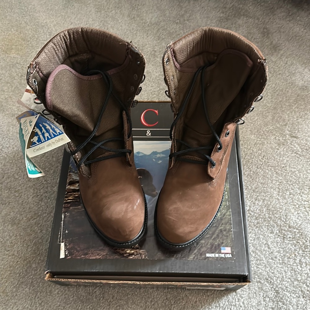 Men’s Rocky Lace-Up Waterproof Boot- Size 9.5 W